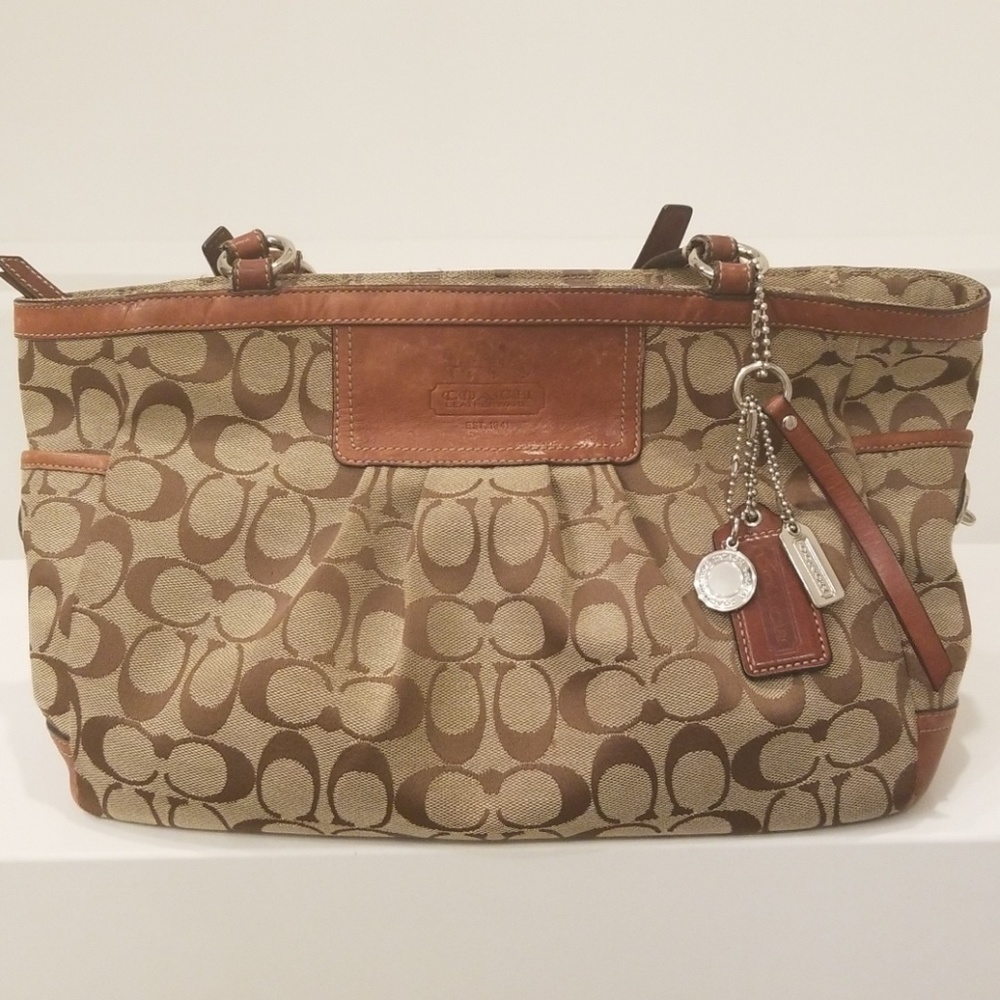 Coach shoulder bag tote style very good condition